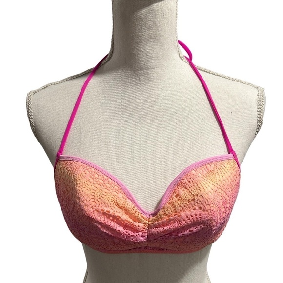 {Victoria’s Secret} The Getaway Halter Bikini Top - Picture 1 of 3